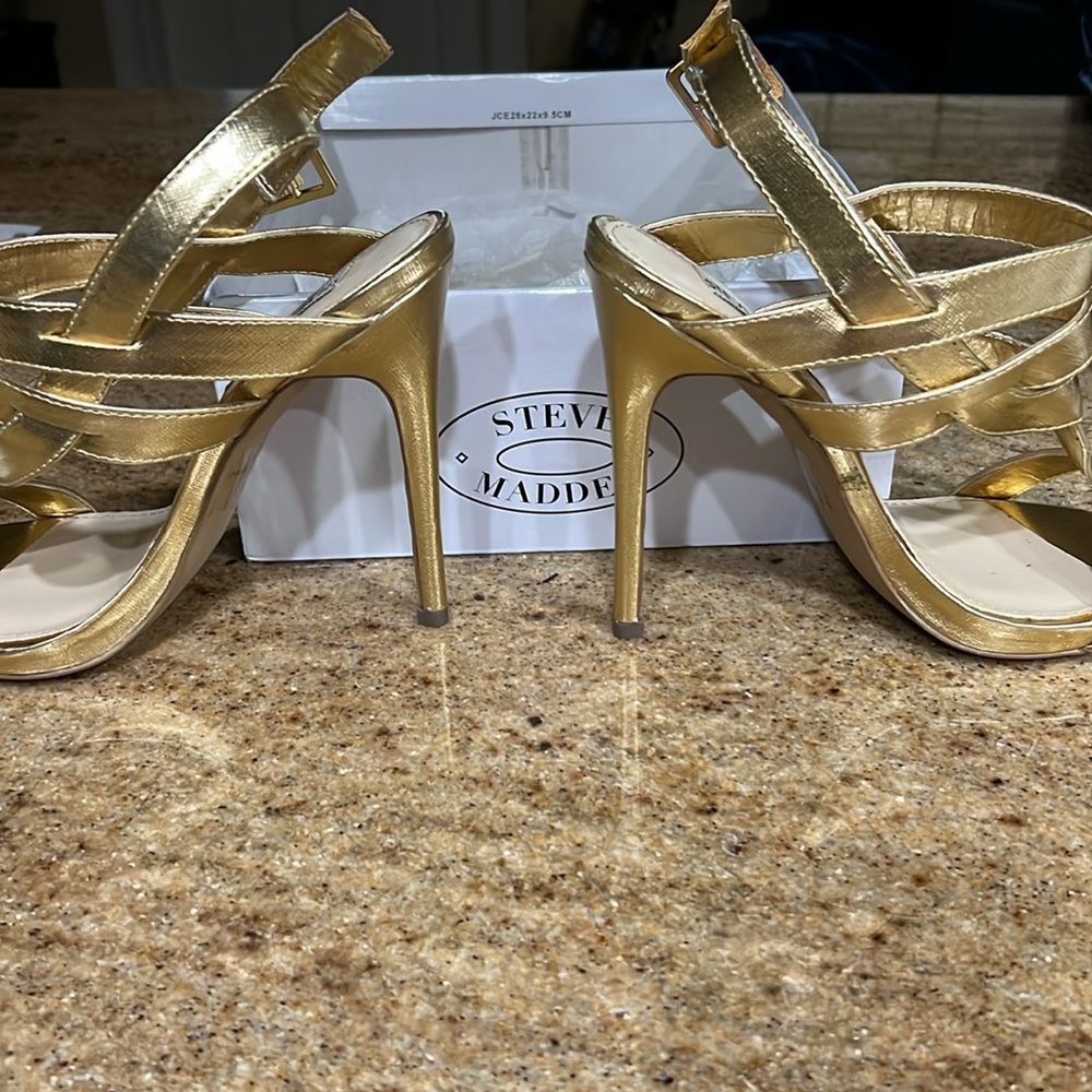 Steve Madden - Picture 2 of 4